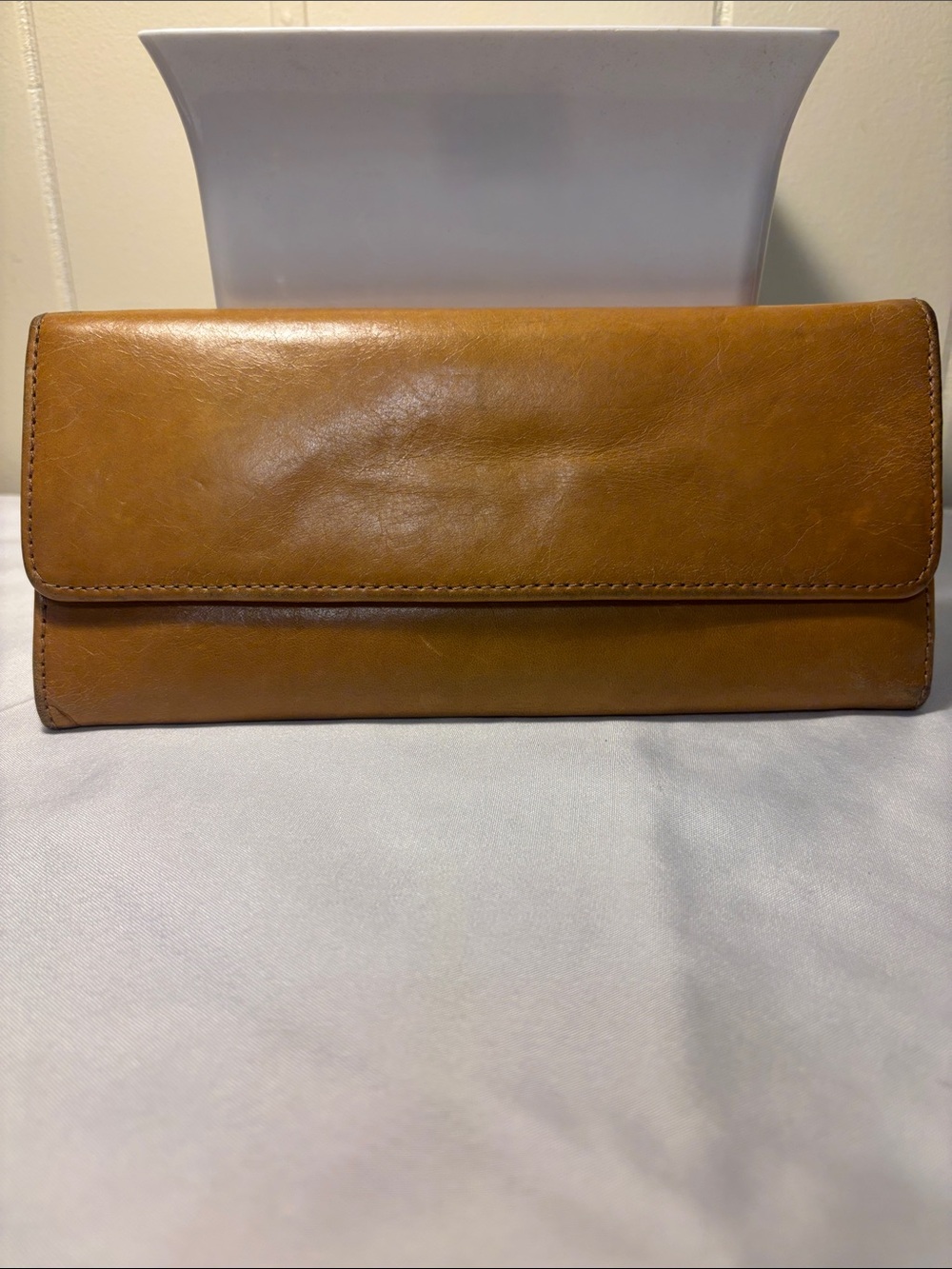 GUC HOBO International Continental Wallet Smooth Tan Leather - Boho Feathers